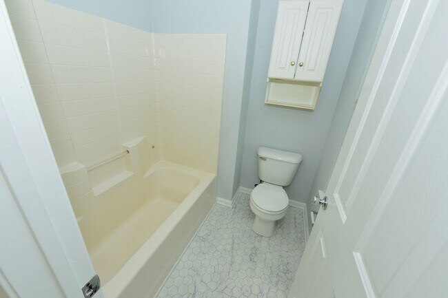 Building Photo - Renovated home with Sunroom!