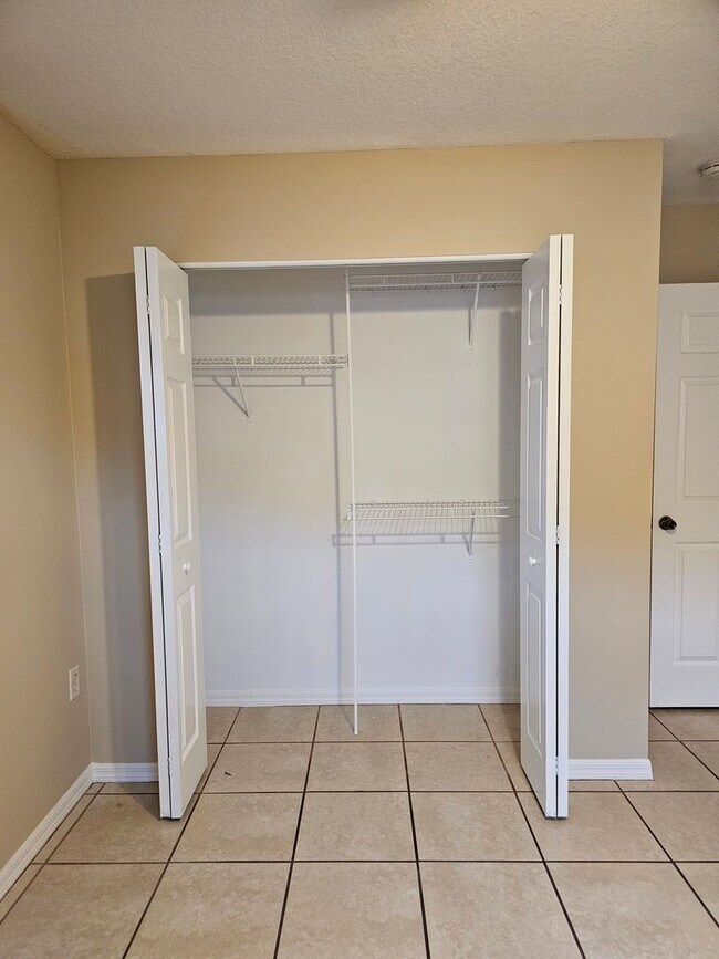 Building Photo - 627 25th Dr E