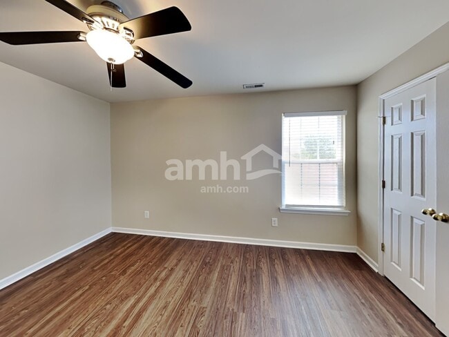 Building Photo - 1007 Vanguard Dr