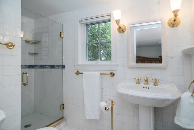 Building Photo - 43 Soundview Ave