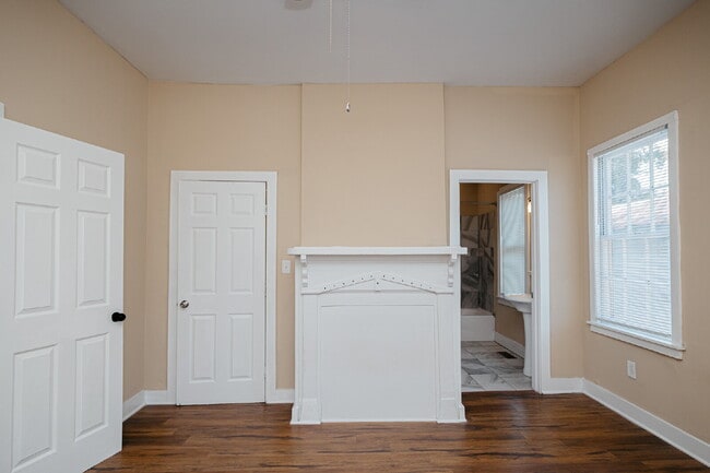 Building Photo - Renovated 2 Bed 2 Bath Charleston Victorian Home