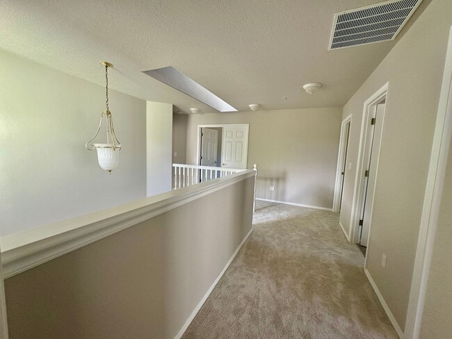 Building Photo - 5 bedroom, swimming pool, Gym, close to OSU