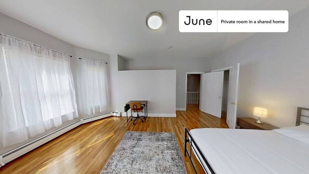 Building Photo - Private bedroom in 3 bed/1 bath Home