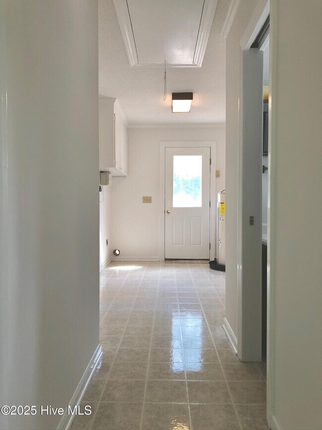 Building Photo - 242 Inlet Dr