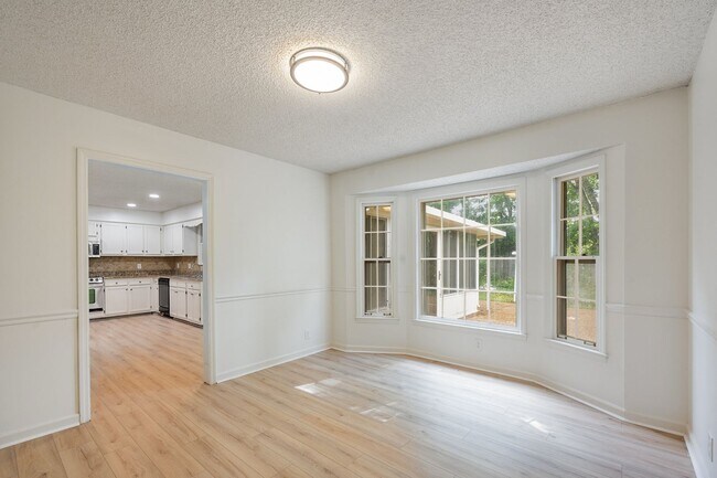 Building Photo - Charming 2-Bedroom Home with Sunroom in th...