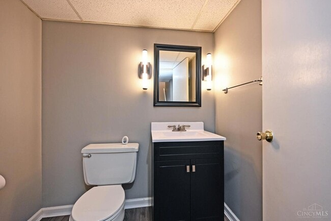 Building Photo - 920 Woodlyn Dr N