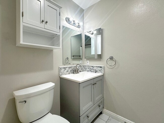 Building Photo - Charming 2BD/1BA Home in San Carlos W/ A/C...