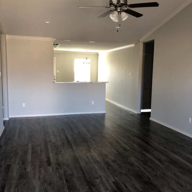 Building Photo - 957 Augusta St