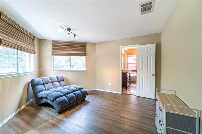 Building Photo - 2000 Continental Pass