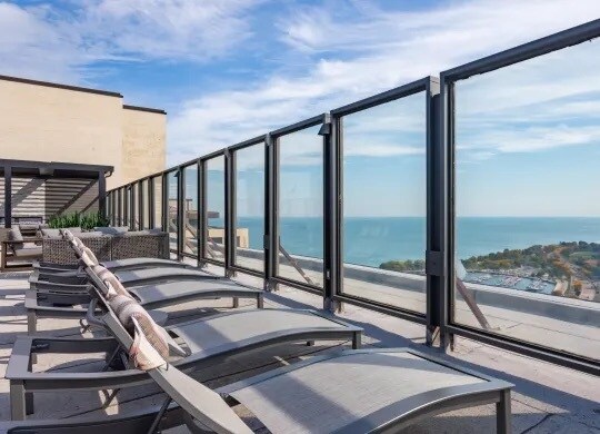 Building Photo - 530 W Hawthorne Pl