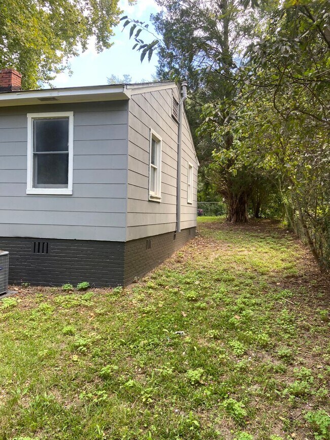 Building Photo - 563 Parkchester Dr