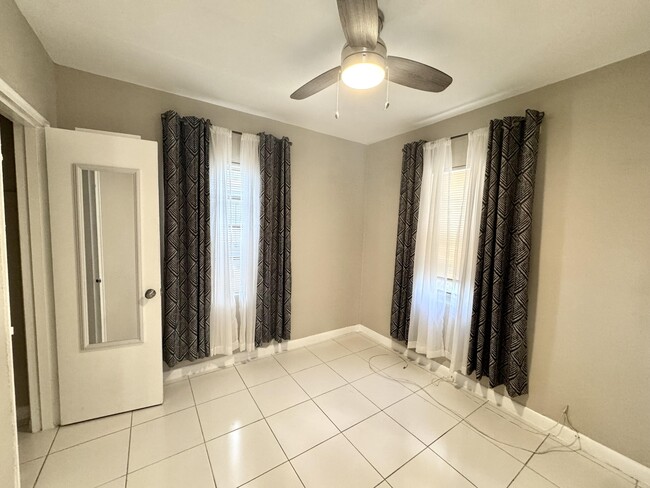 Building Photo - 839 NW 16th Terrace