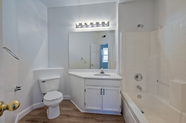 Building Photo - Cozy Condo  Saxony at Encinitas Ranch