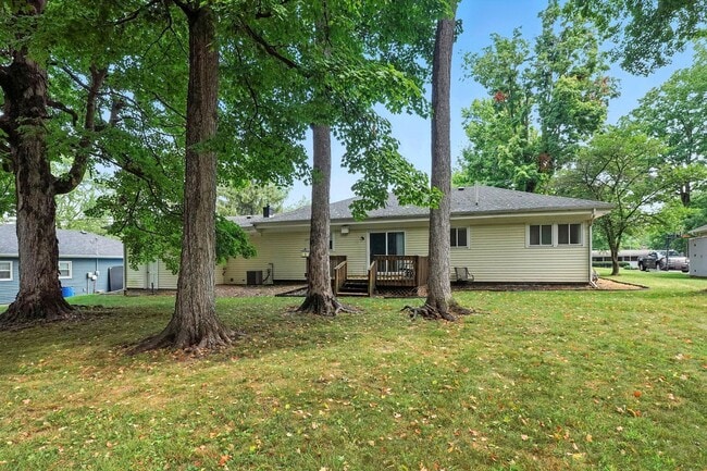 Building Photo - NEW LISTING! 3 BED/2 BATH HOUSE!