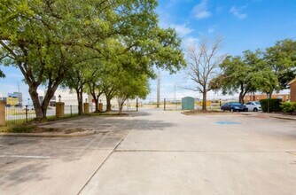Building Photo - 11111 Jones Rd W