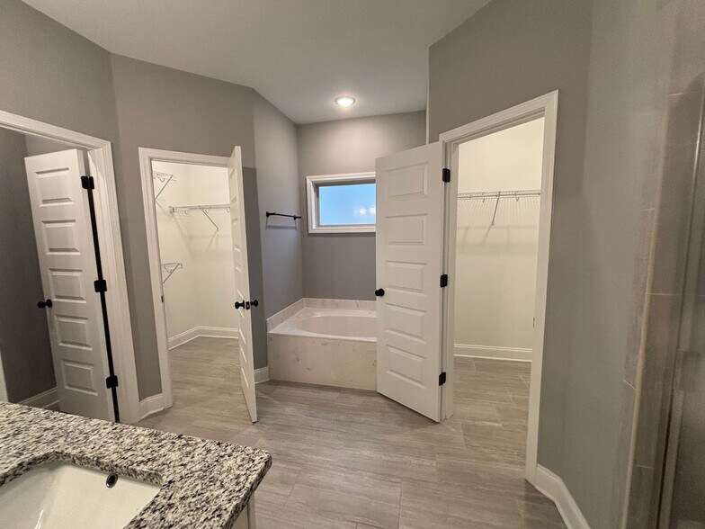 Building Photo - 9986 Messana St