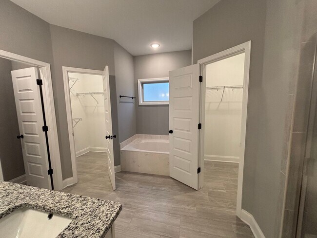 Building Photo - 9986 Messana St