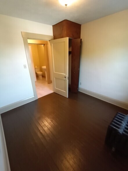 Bedroom - 206 Edwin Ave SE