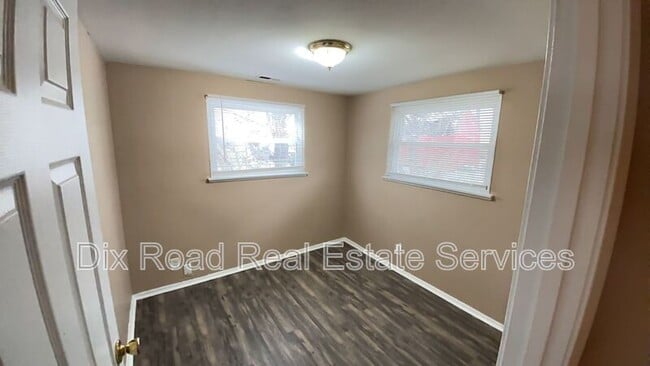 Building Photo - 163 Tecumseh Dr