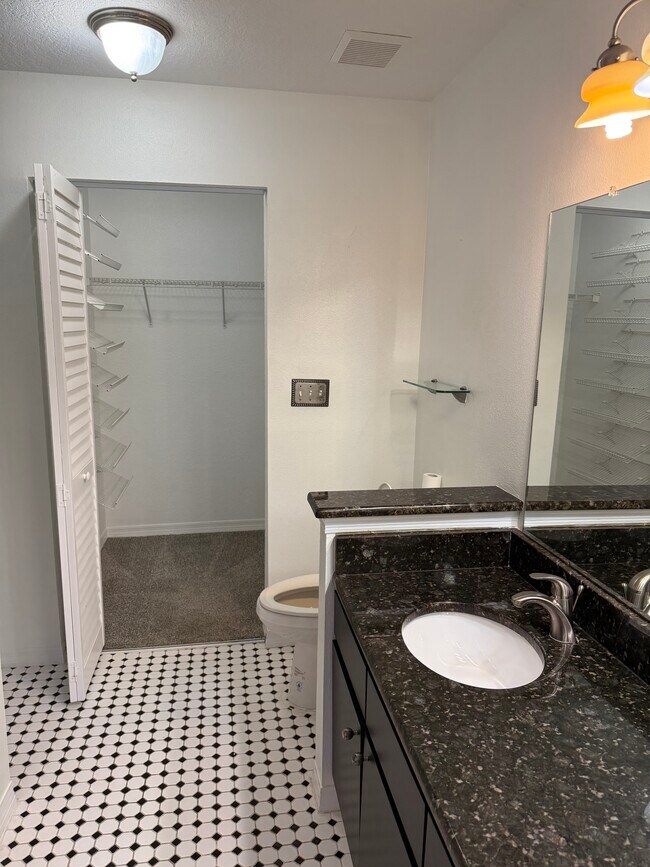 Building Photo - 10552 Windsor Lake Ct