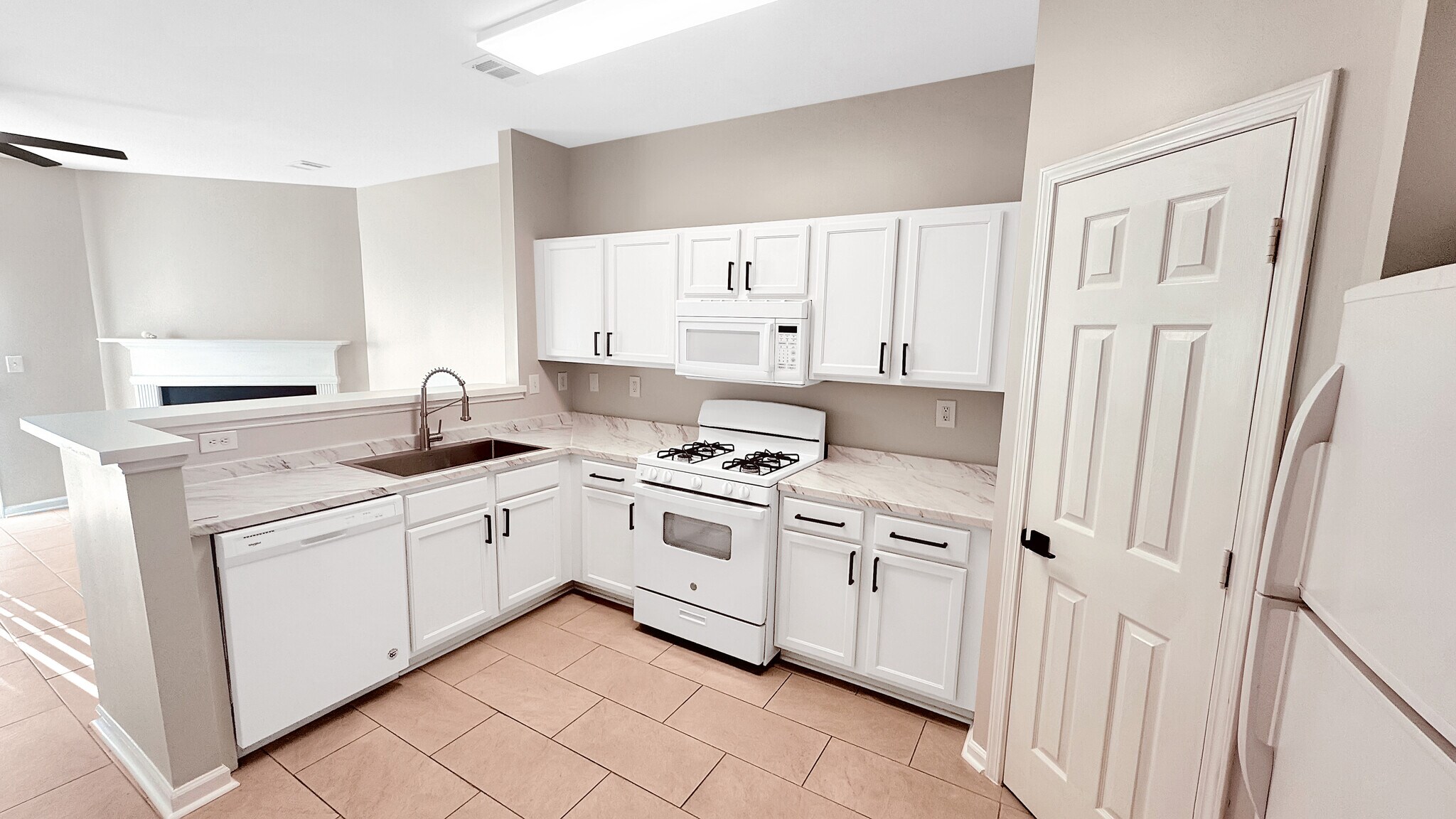 Building Photo - 3389 Hidden Cove Cir