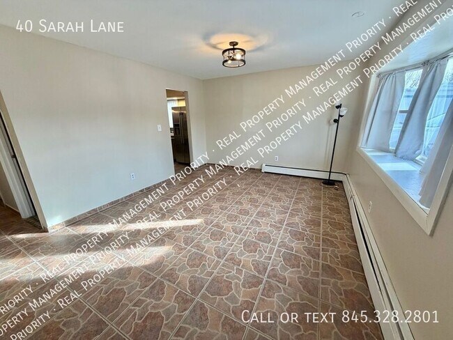 Building Photo - 40 Sarah Ln