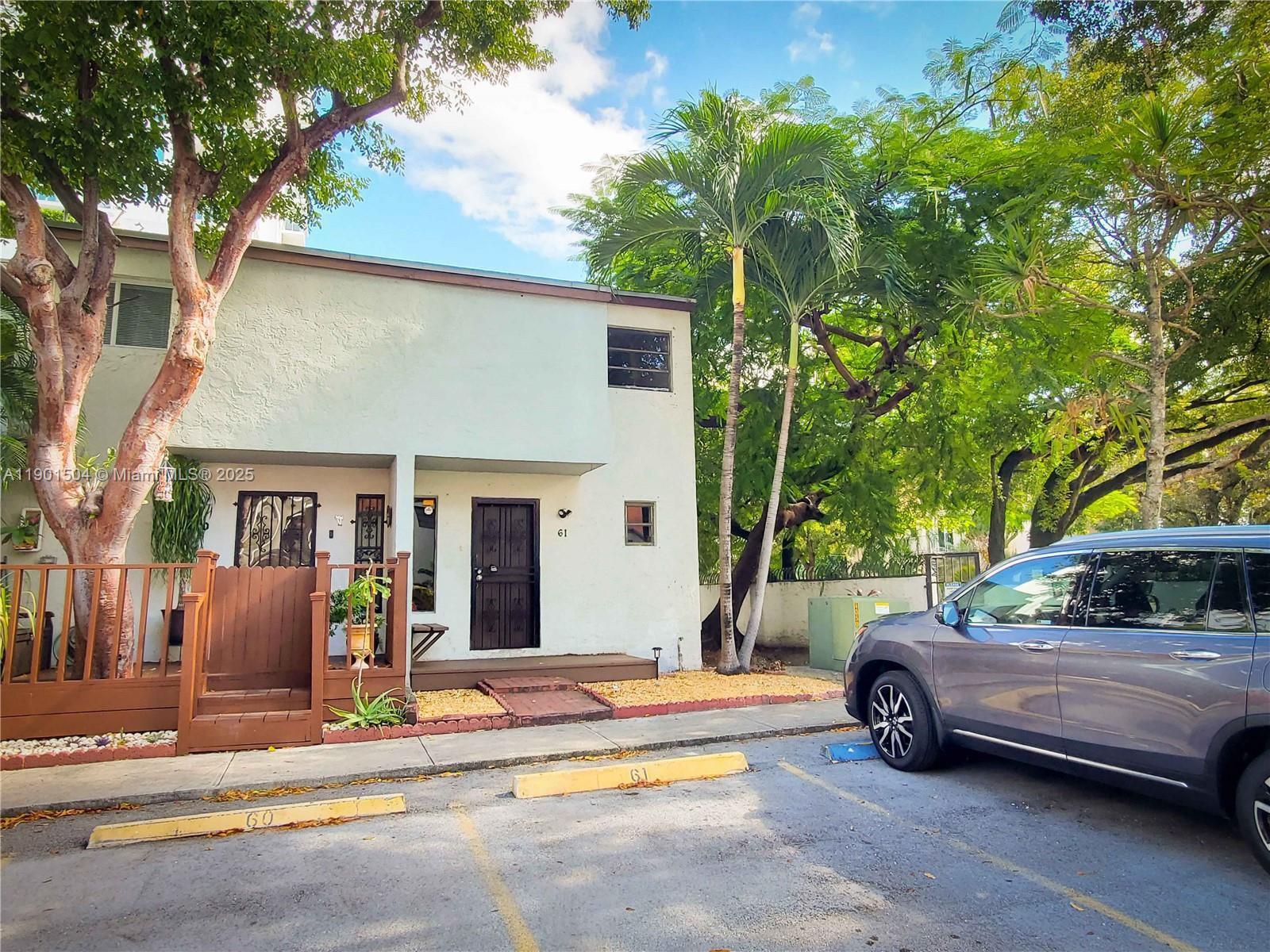 Building Photo - 1901 NW South River Dr