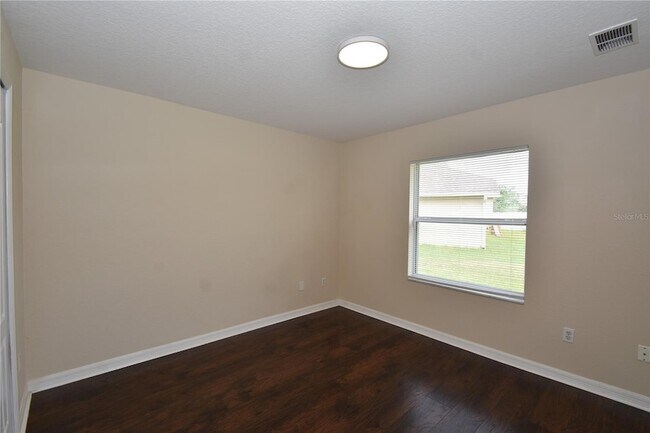 Building Photo - 11 Zenith Ct