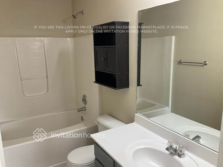 Building Photo - 314 Pieris Dr