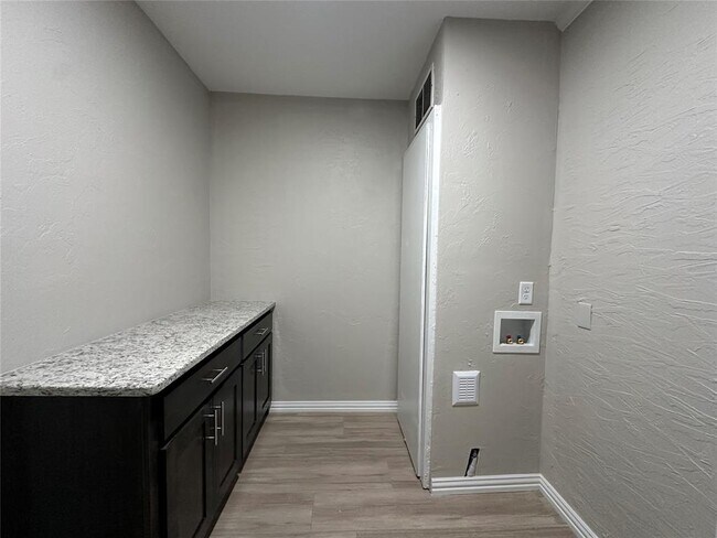 Building Photo - 1626 W Boyd St