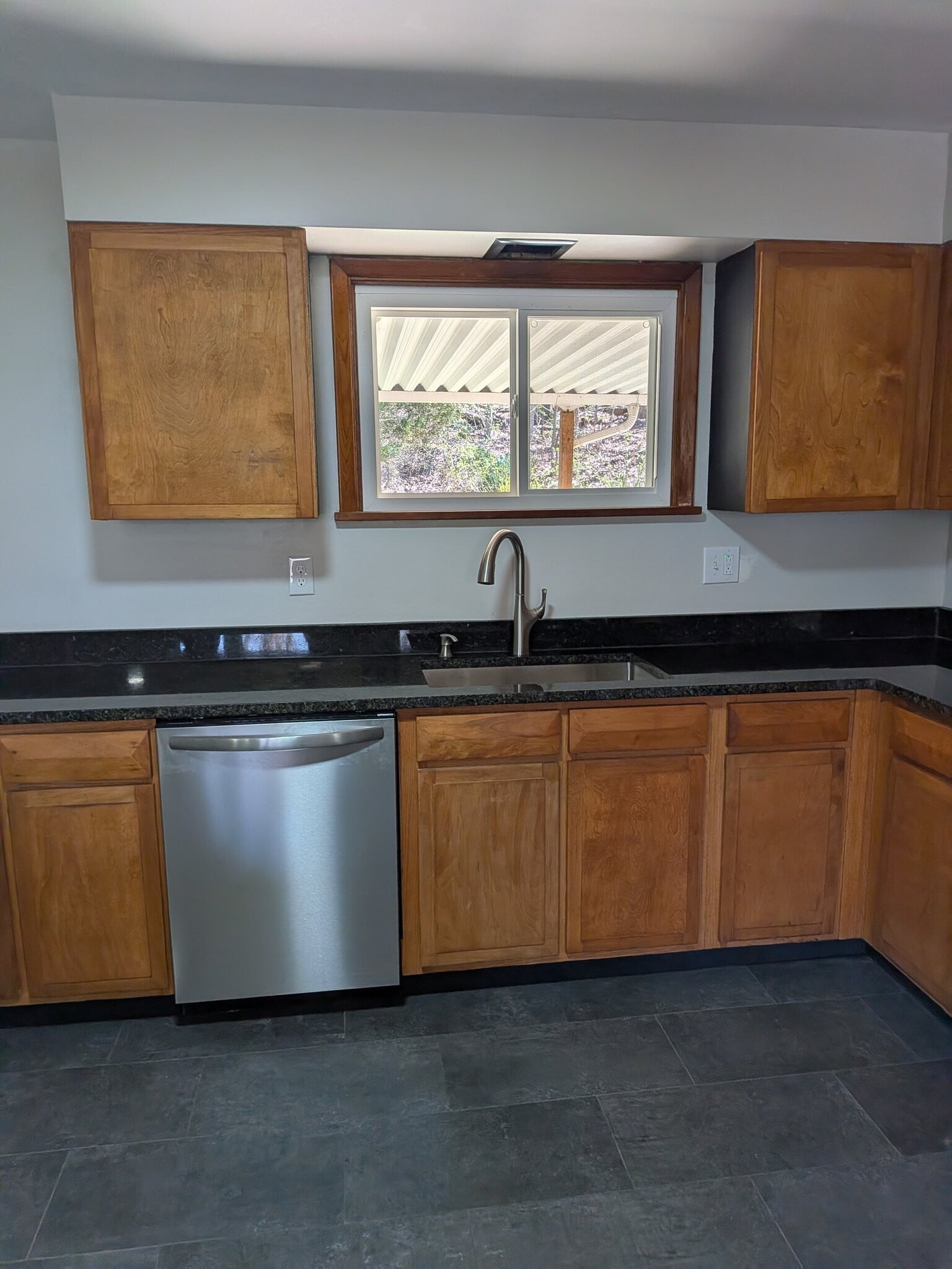 Building Photo - 561 Williams Ave