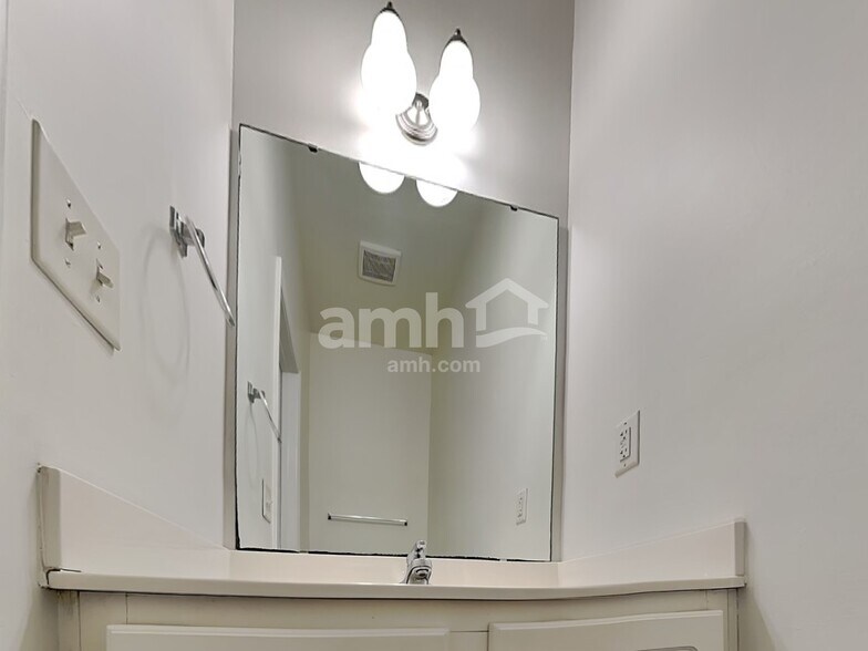 Building Photo - 815 Brookhannah Ct