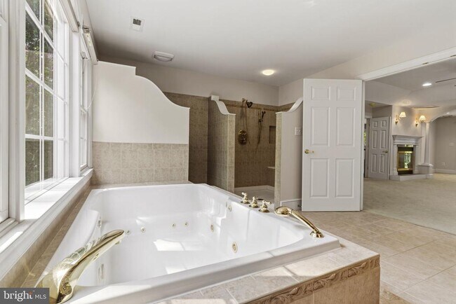 Building Photo - 45105 Mill Creek Way