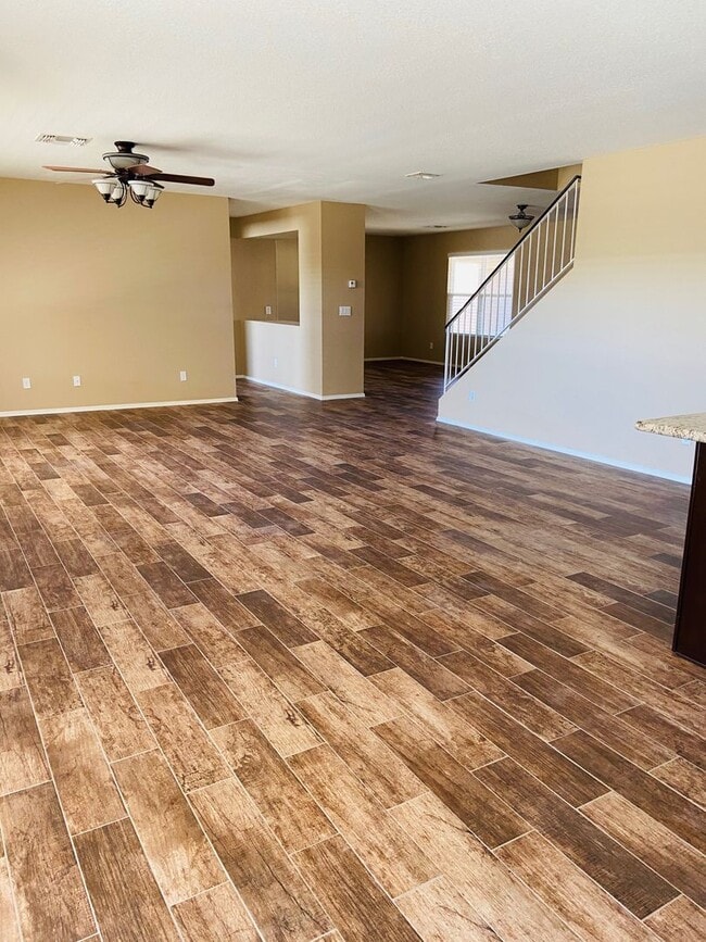 Building Photo - 5 bedroom 3 bath Remolded home Ready to mo...