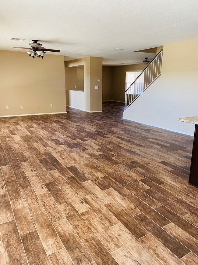 Building Photo - 5 bedroom 3 bath Remolded home Ready to move in!