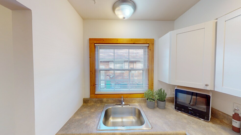 Primary Photo - 1224 W Ash St
