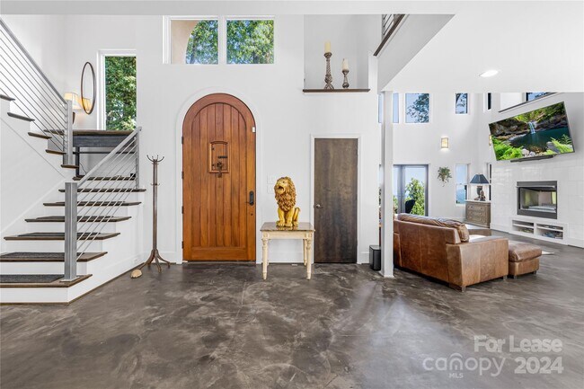 Building Photo - 49 Castle Ct