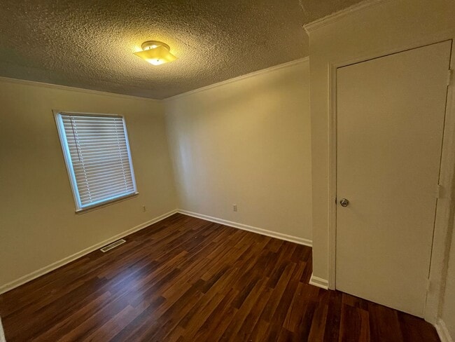 Building Photo - SRP-SH050-402 South 10th Street