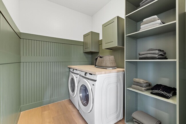 Building Photo - Charleston 2054 W