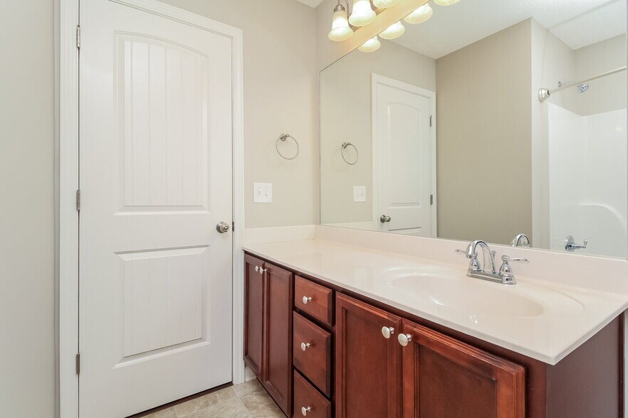 Building Photo - 1913 Warmingfield Dr