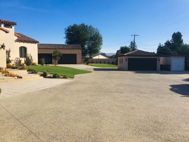 Building Photo - Elegant Studio Retreat on Gated Estate, Ut...