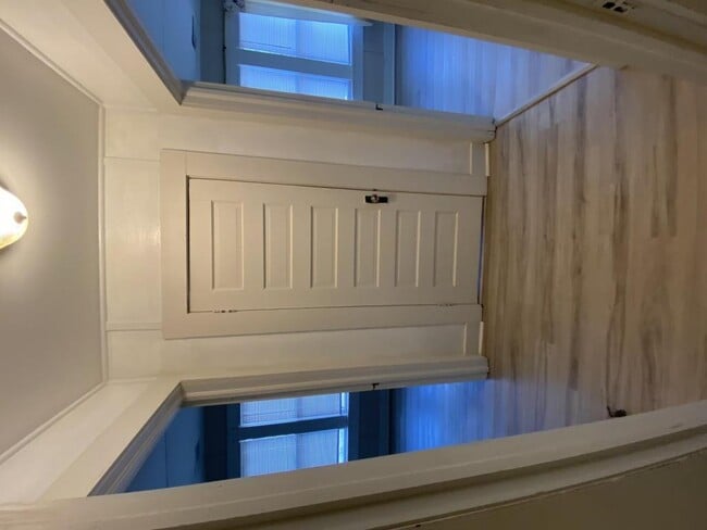 Building Photo - 175 E Beech St