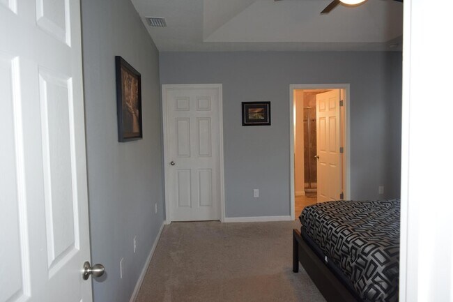 Building Photo - 4060 Dragonfly Dr