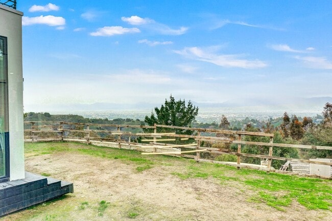 Building Photo - 12066 Summit Cir