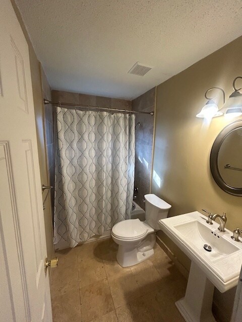 Building Photo - 315 Hilderbrand Dr