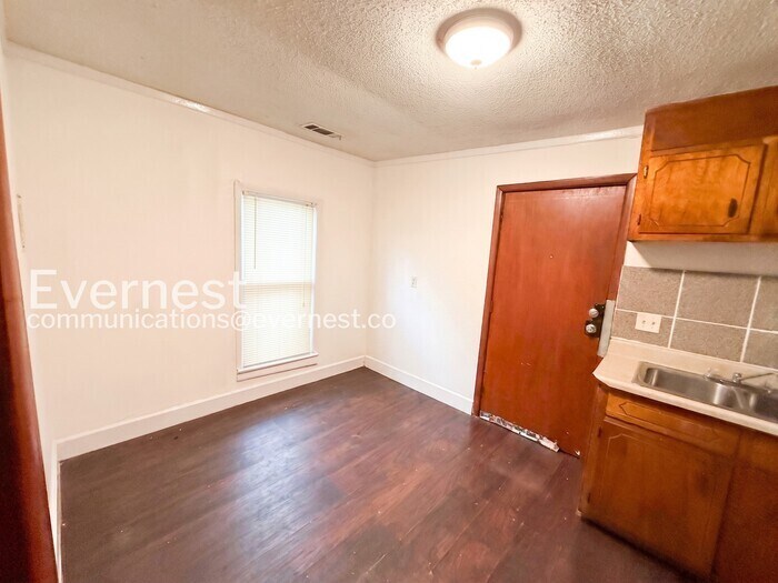 Building Photo - 1233 Elm Ave