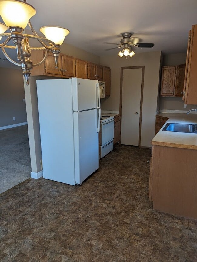 Building Photo - Attractive 3 bedroom 2 bath Condo in Wonderful Quiet Lewiston Neighborhood