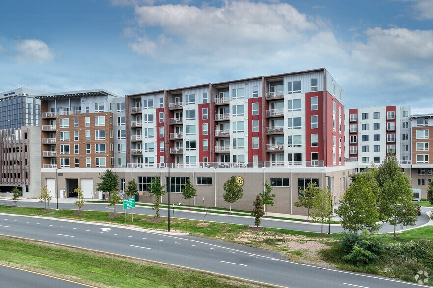 Primary Photo - VY Reston Heights