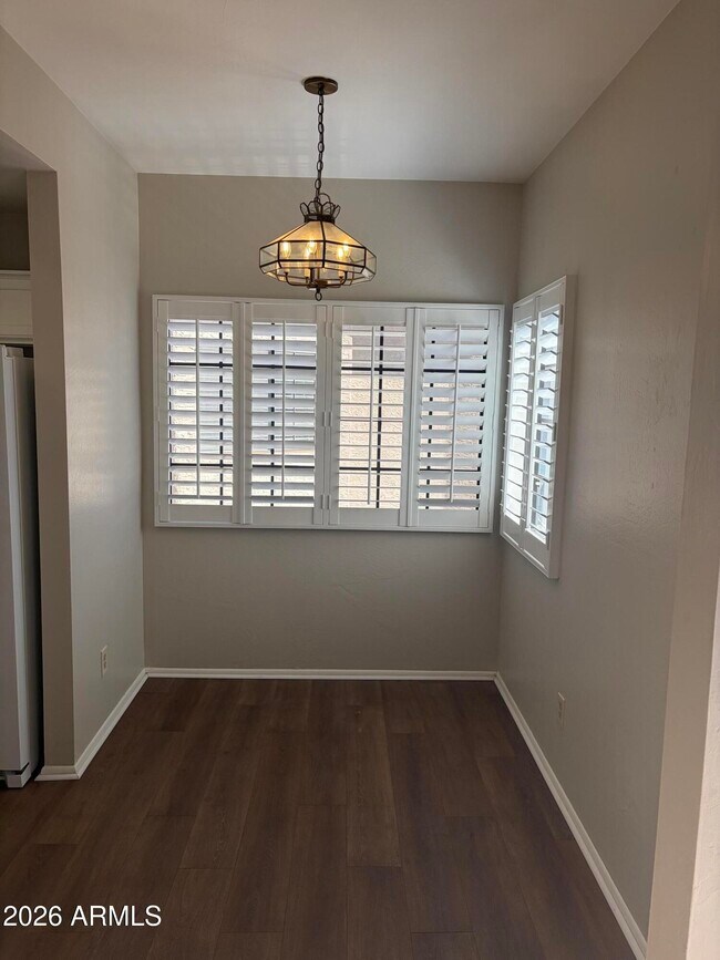 Building Photo - 930 N Mesa Dr