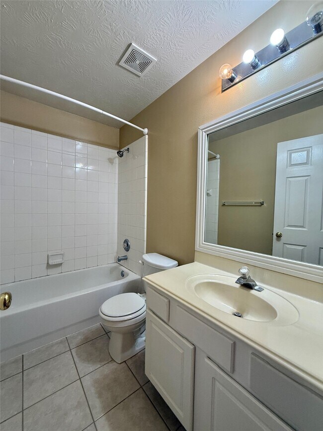 Building Photo - 11115 Creekline Green Ct